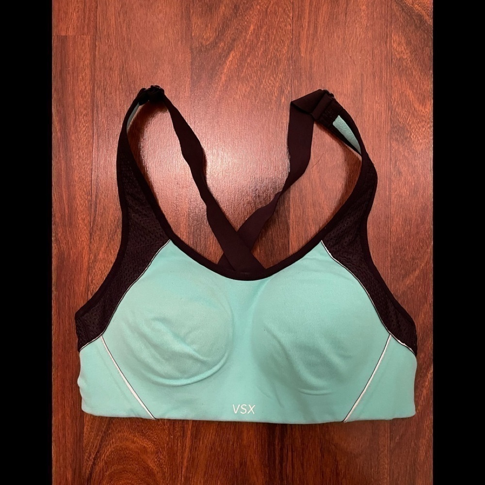𝅺VICTORIA'S Secret VSX sea foam green Sport Mesh Racerback Sport Bra size 32b - Picture 2 of 5